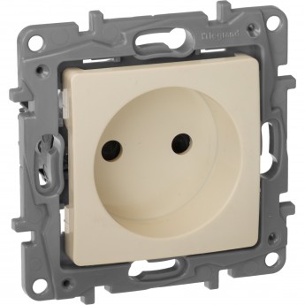Розетка LEGRAND 2К со шторками немецкий стандарт винтовые зажимы 16 А 250 В Etika слоновая кость