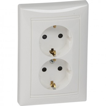 Розеточный блок LEGRAND Valena немецкий стандарт 2х2К+3 с защитными шторками укомплектованный белый